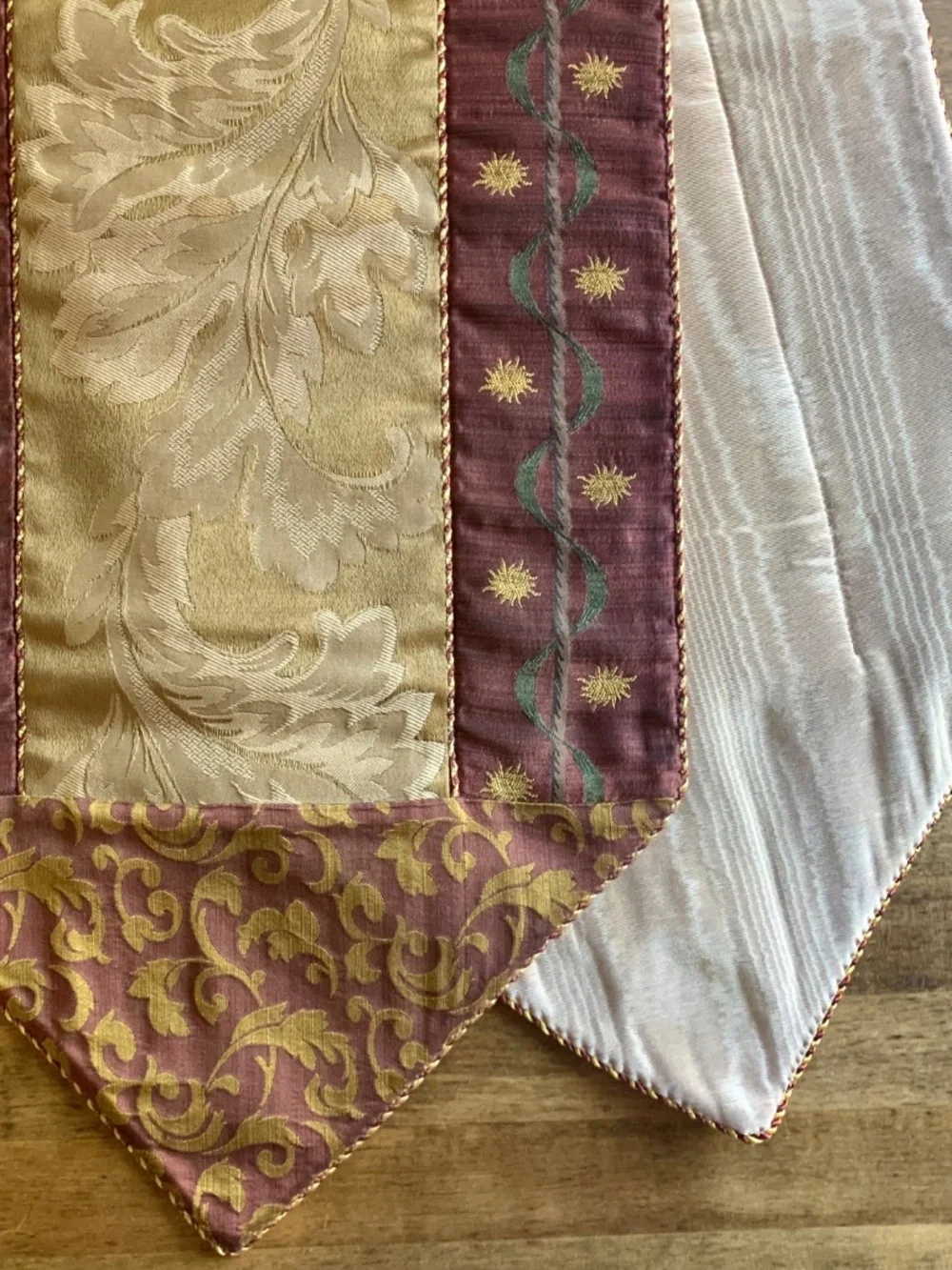 Vintage Burgundy Gold Jacquard Damask Table Runner 14x70 Elegant Holiday Dining